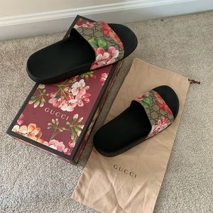Gucci slides size 37 (6.5)